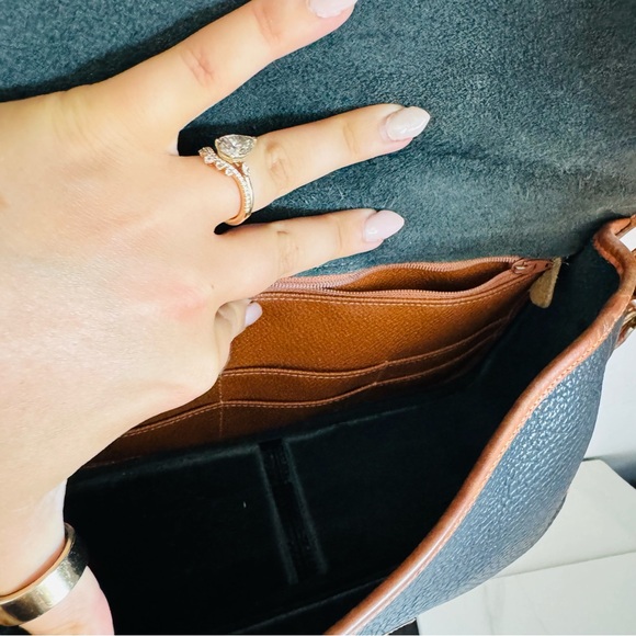 VINTAGE DOONEY BOURKE Black Cognac Brown Leather Gold Metal Crossbody Purse Bag - Picture 14 of 16